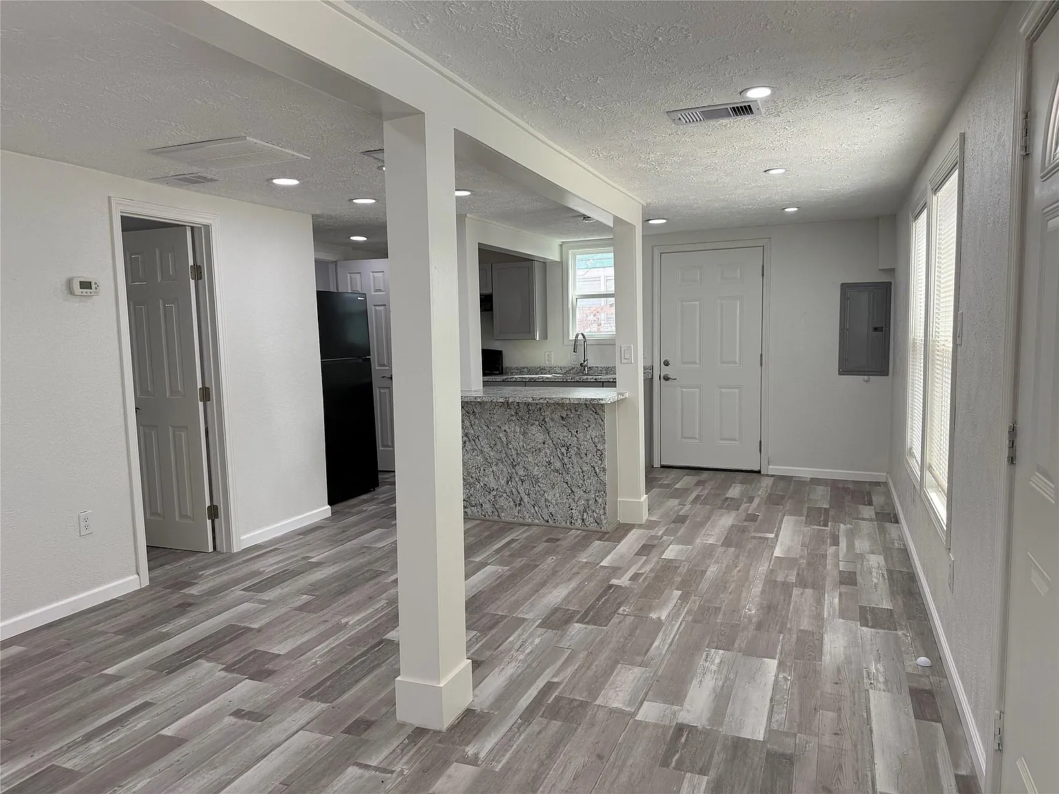 2 bed, 1.5 bath, 936 sqft, $1,700 — Photo 2