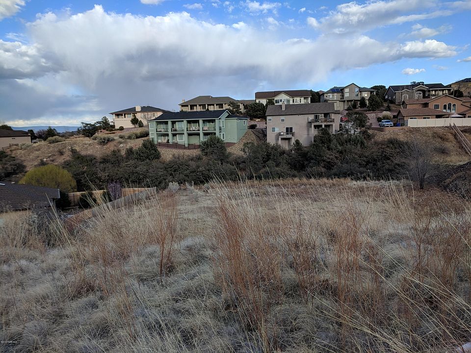 2nd image of 2321 Lakewood Dr