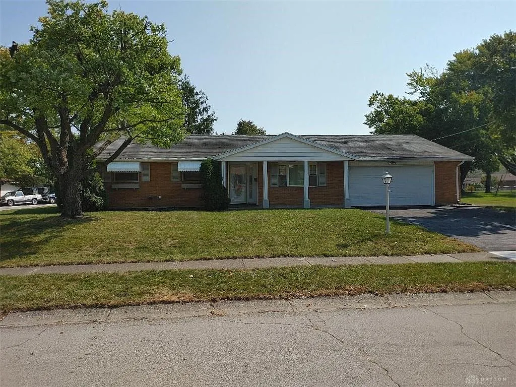 1004 McQuillan Dr photo 1