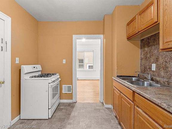 5th image of 6559 Barrie St