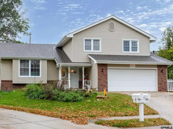 1208 Castana Cir, Papillion, NE 68046
