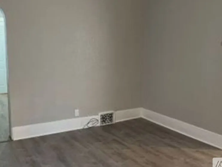 623 W Ring St — Photo 10