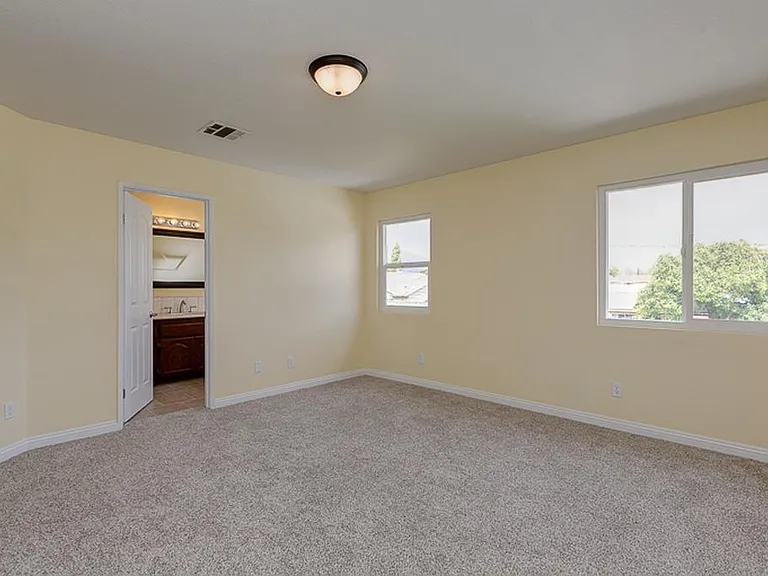8727 Arcadia Ave — Photo 12