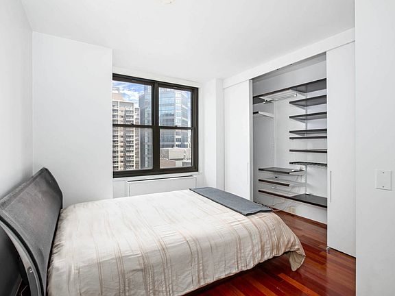 5th image of 117 E 57th St APT 25G