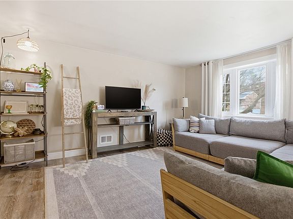 5th image of 3007 Pitchfork Ln