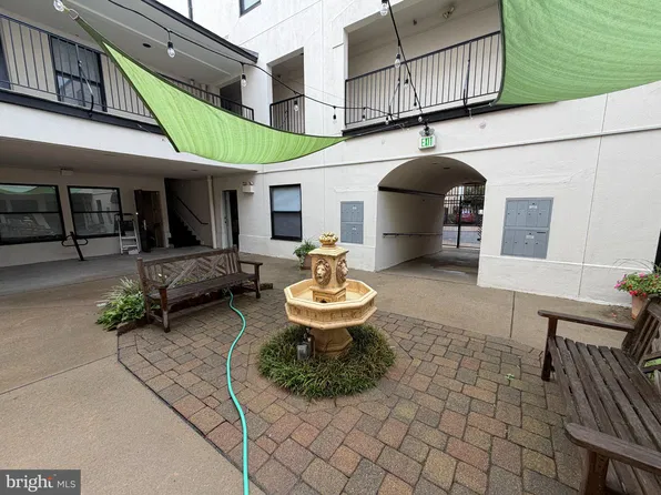 1109 Green St APT 2, Philadelphia, PA 19123