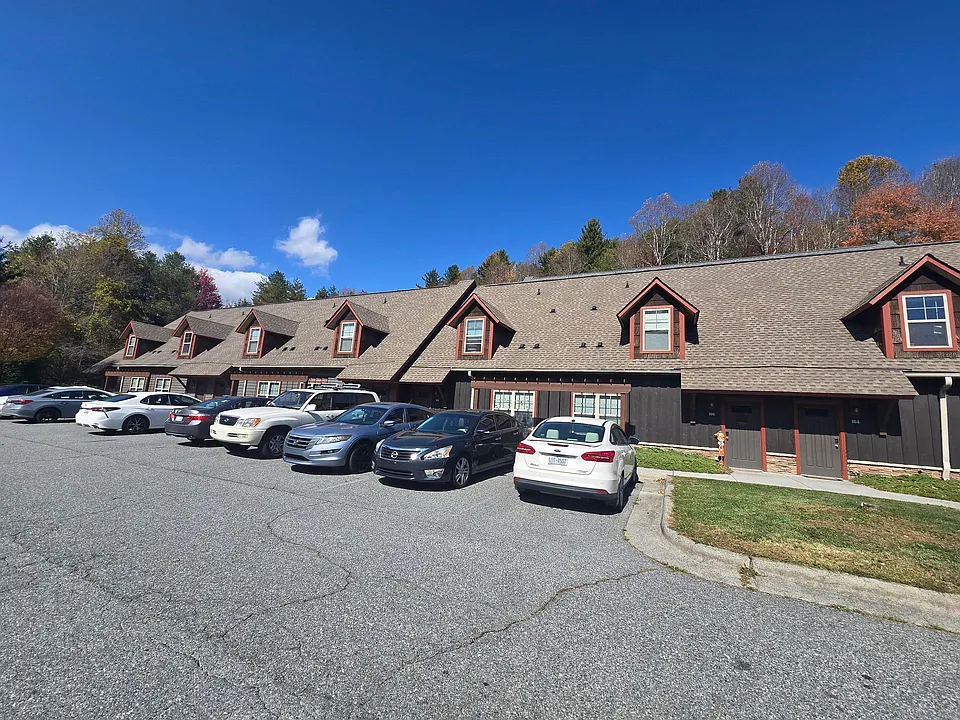Forrest Edge Townhomes! - 4bd/4ba: Centrally Located! Upscale Student Living!