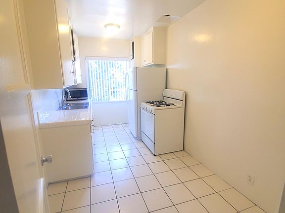 5th image of 328 N Louise St #132