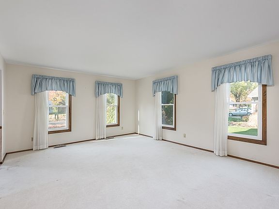 2nd image of 5404 Wallbridge Ln