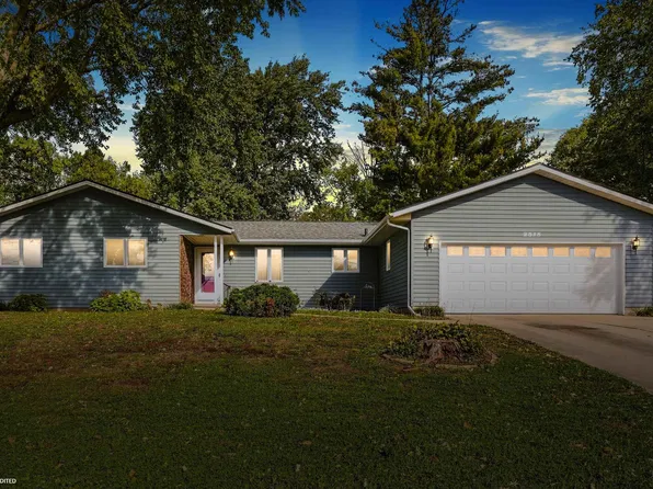 2518 Pleasant Dr, Cedar Falls, IA 50613