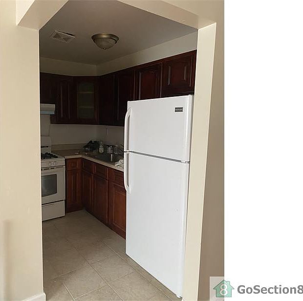 2nd image of 1407 Chandler St #1