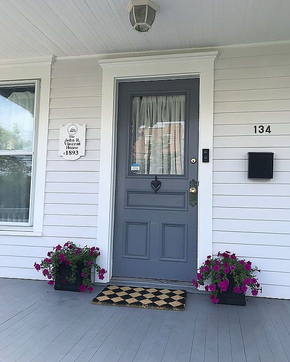 2nd image of 134 Rowayton Ave