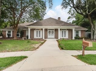 2044 Mauvilla Cv, Biloxi, MS 39531