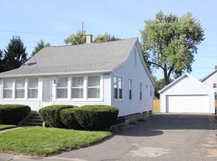 18 Robert St, Chicopee, MA 01020