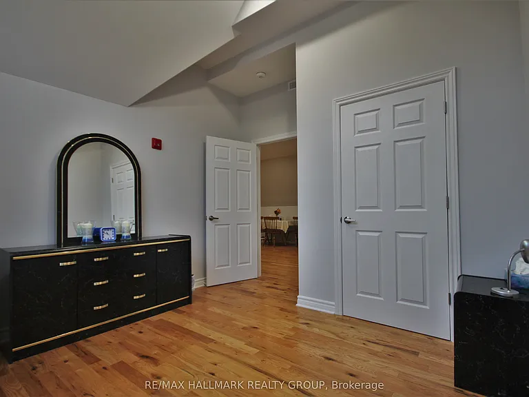 768 Usborne St #7 — Photo 17