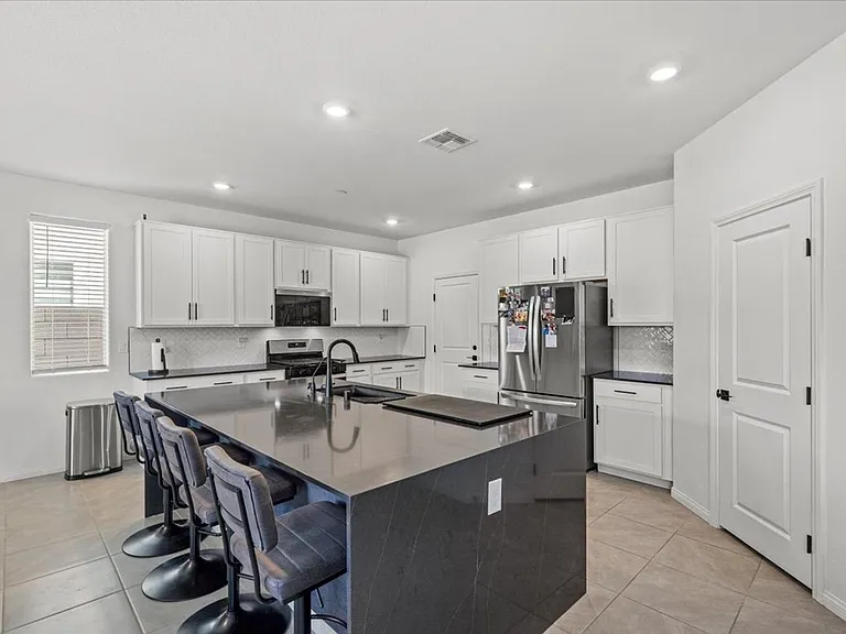 10021 Locking Biner Ave — Photo 7