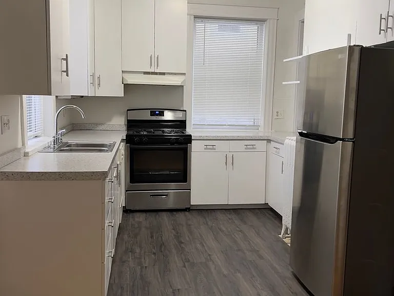 608 Ridgewood Ave — Photo 2