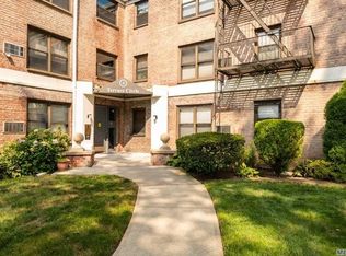 4 Terrace Cir APT 3H, Great Neck, NY 11021