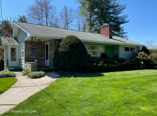 240 Overbrook Ave, Dallas, PA 18612