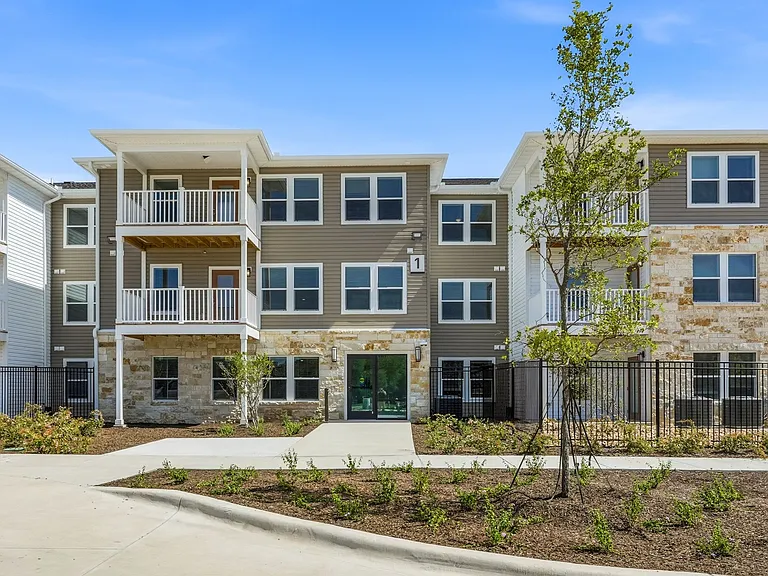 Cedar Bluff Apartments — Photo 8