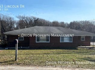 553 Lincoln Dr, Bloomfield, IN 47424