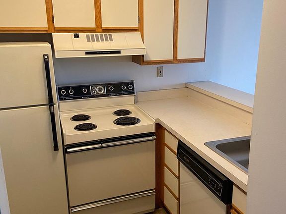 3rd image of 250 Selby Ave APT 25