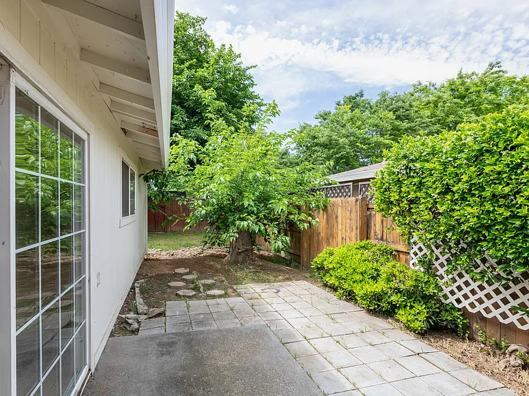 2404 Berrywood Dr — Photo 19