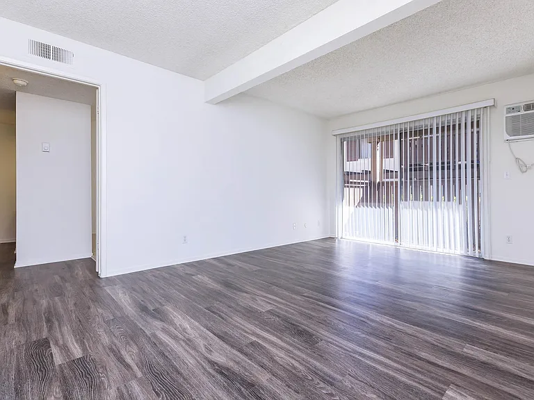 Country Hills Apartment Homes — Photo 20