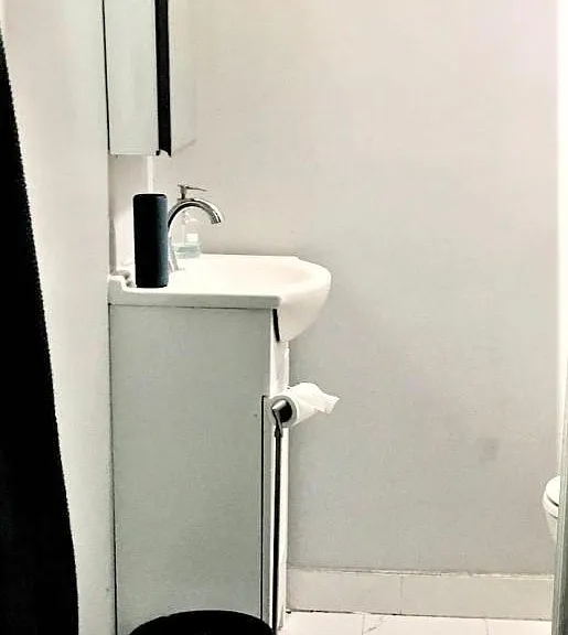 2nd bathroom