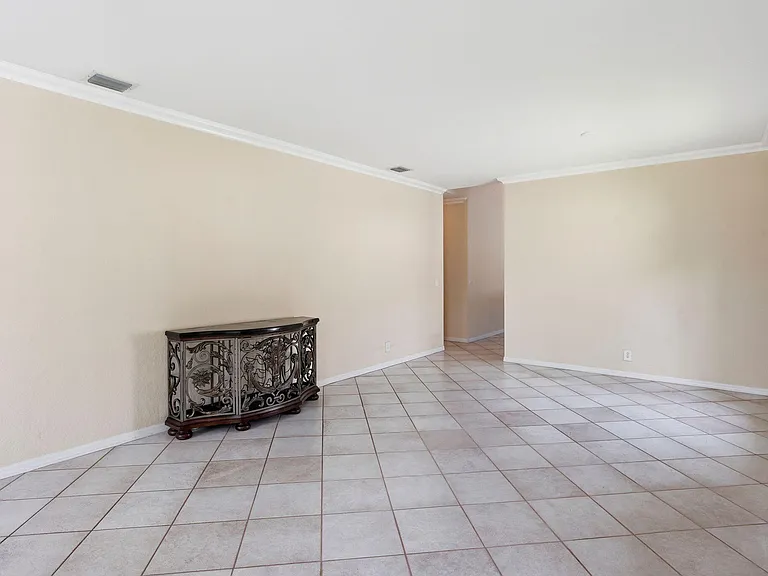 1343 SW 44th Ter — Photo 4