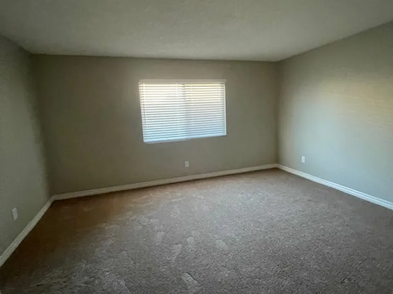 7042 Fenway Dr — Photo 14