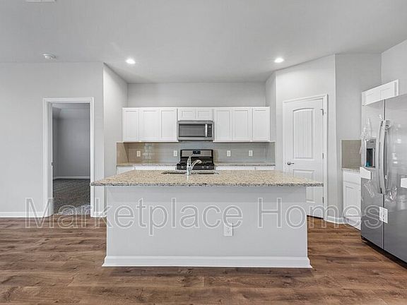 4th image of 846 Gold Finch Way