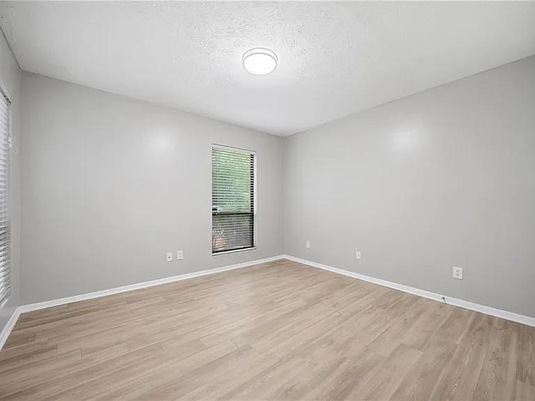 113 Tuxworth Cir — Photo 27