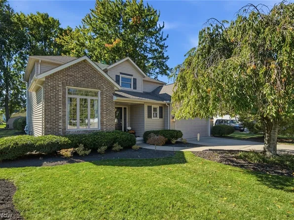 30019 Wellington Dr, North Olmsted, OH 44070