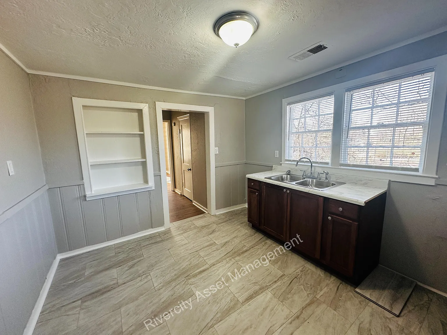 1911 The Oaks Avenue - 1 — Photo 4