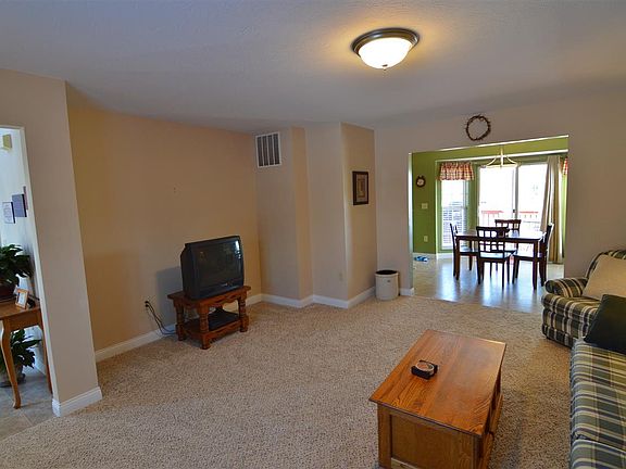 4th image of 10729 Fremont Dr