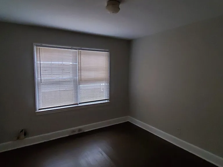 2807 Spring Garden St — Photo 3