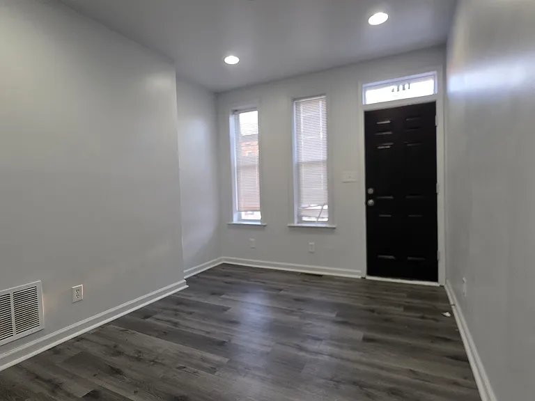 1606 Riggs Ave — Photo 4