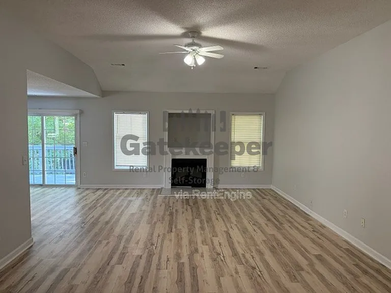 3161 Glen Hollow Dr — Photo 3