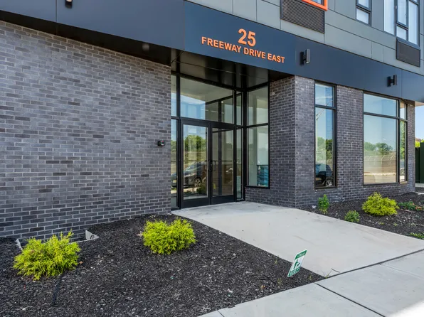 The Crossroads on Grove, 25 Freeway Dr E #304, East Orange, NJ 07018