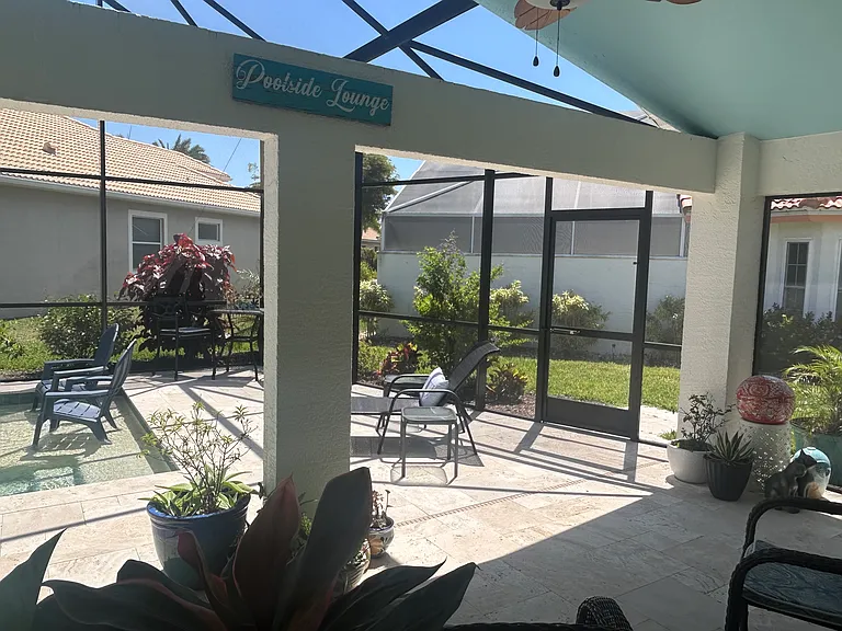 Poolside Lounge - Covered Patio