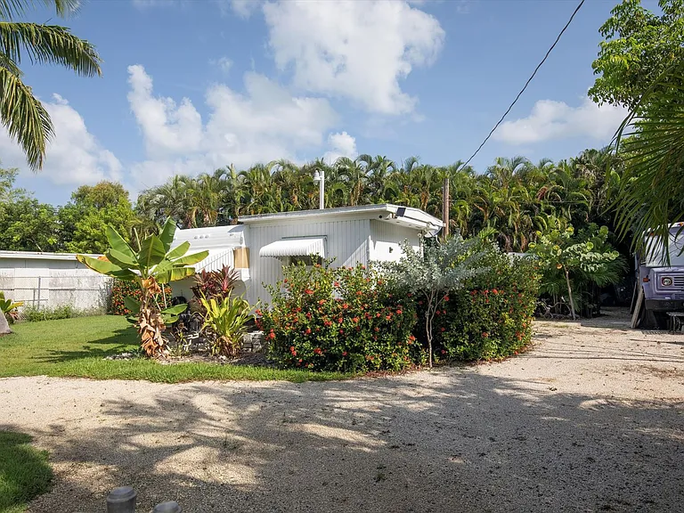 34 Dondi Rd — Photo 1