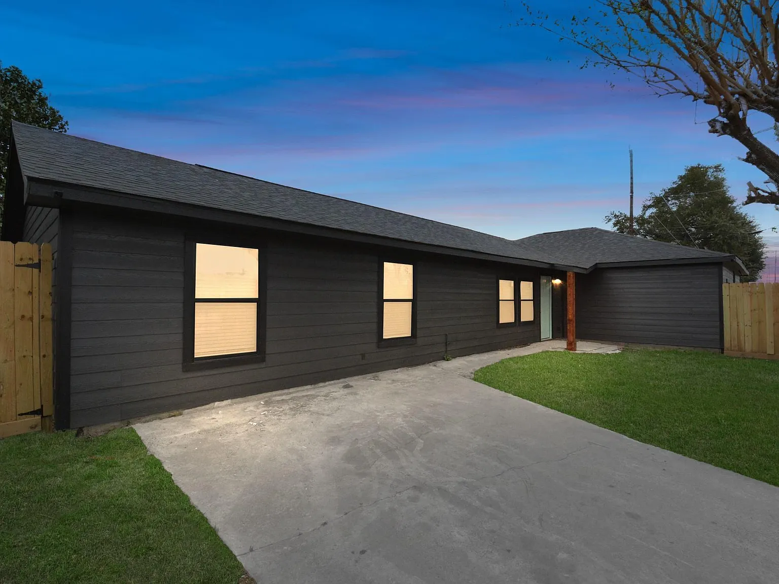 3 bed, 1.0 bath, 1877 sqft, $1,650 — Photo 2