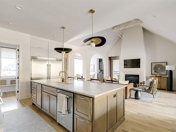 5th image of 251 Old Farm Rd