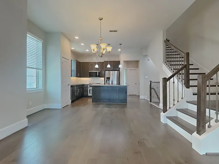 5417 Larkin St — Photo 3