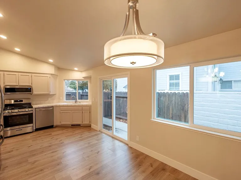 7562 Wheeldale Cir — Photo 2