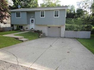 205 Valley Stream Dr, Delmont, PA