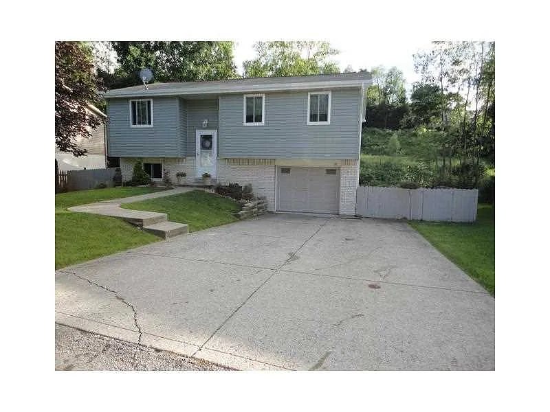 205 Valley Stream Dr photo 1