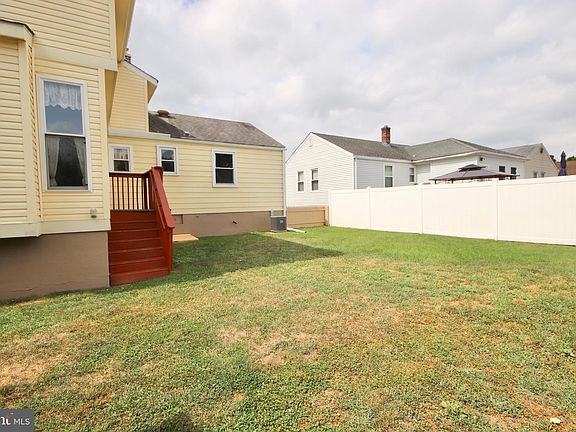 5th image of 54 Lynn Dr