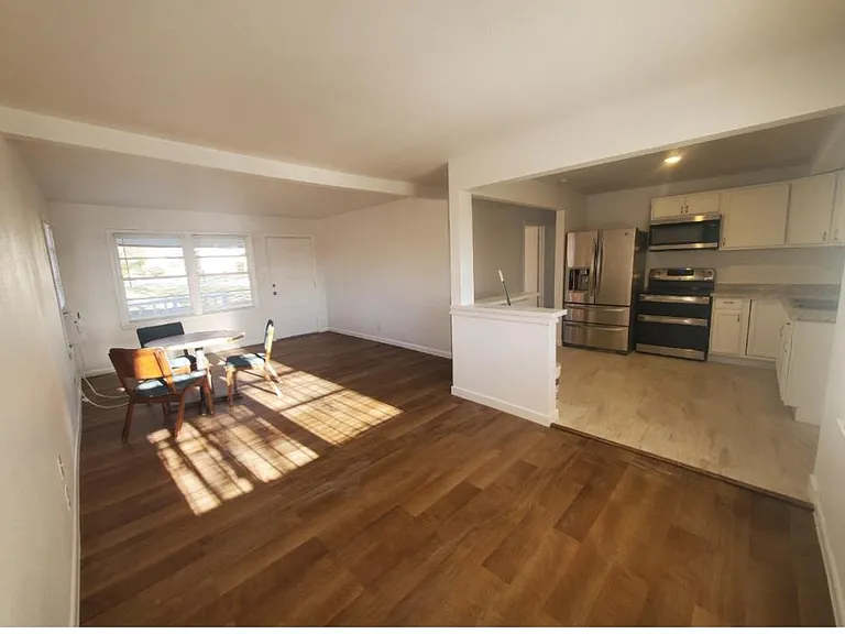 2300 Flemming Dr — Photo 2